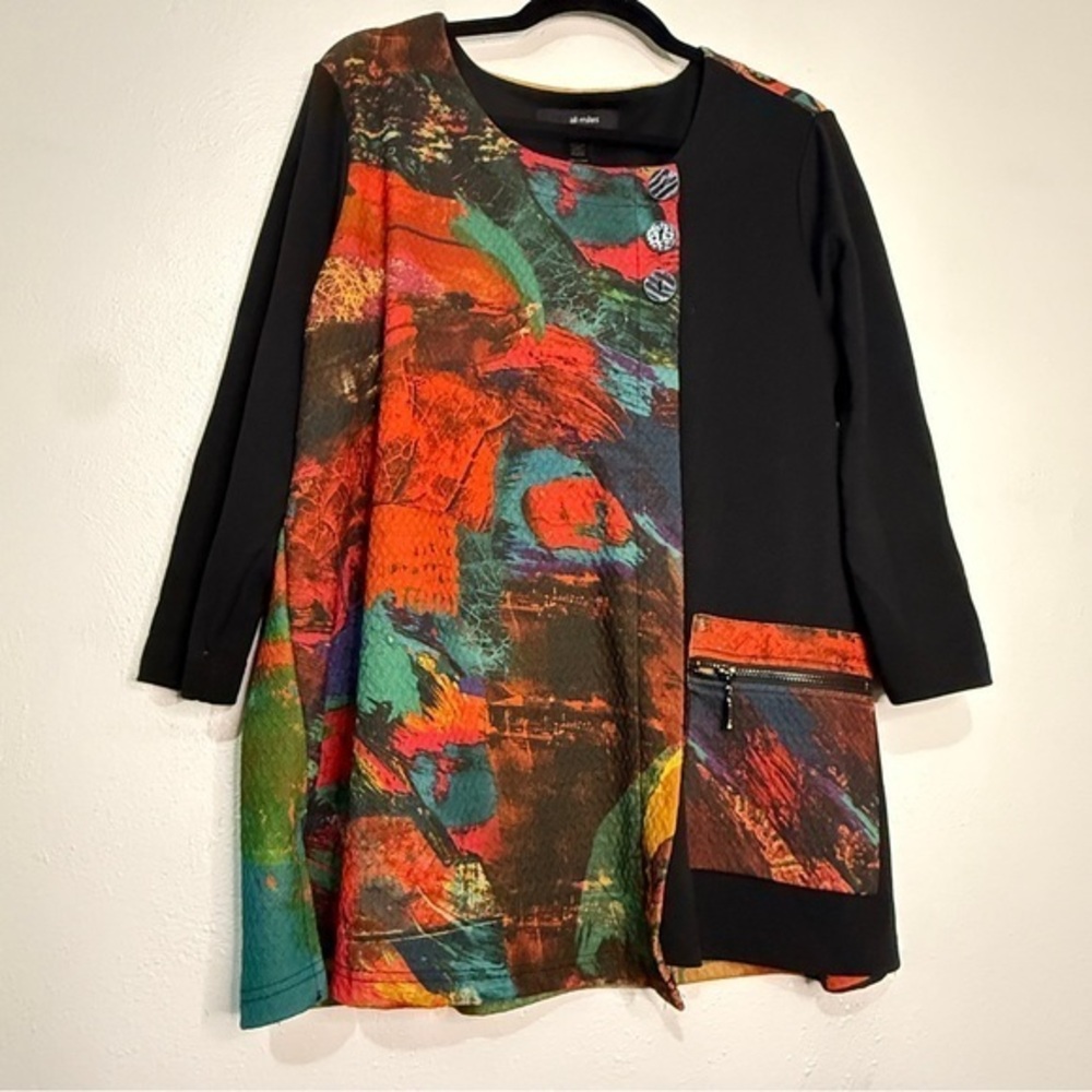 Ali Miles Black and Multicolor Abstract Top w/zippered front pocket. Sz L.